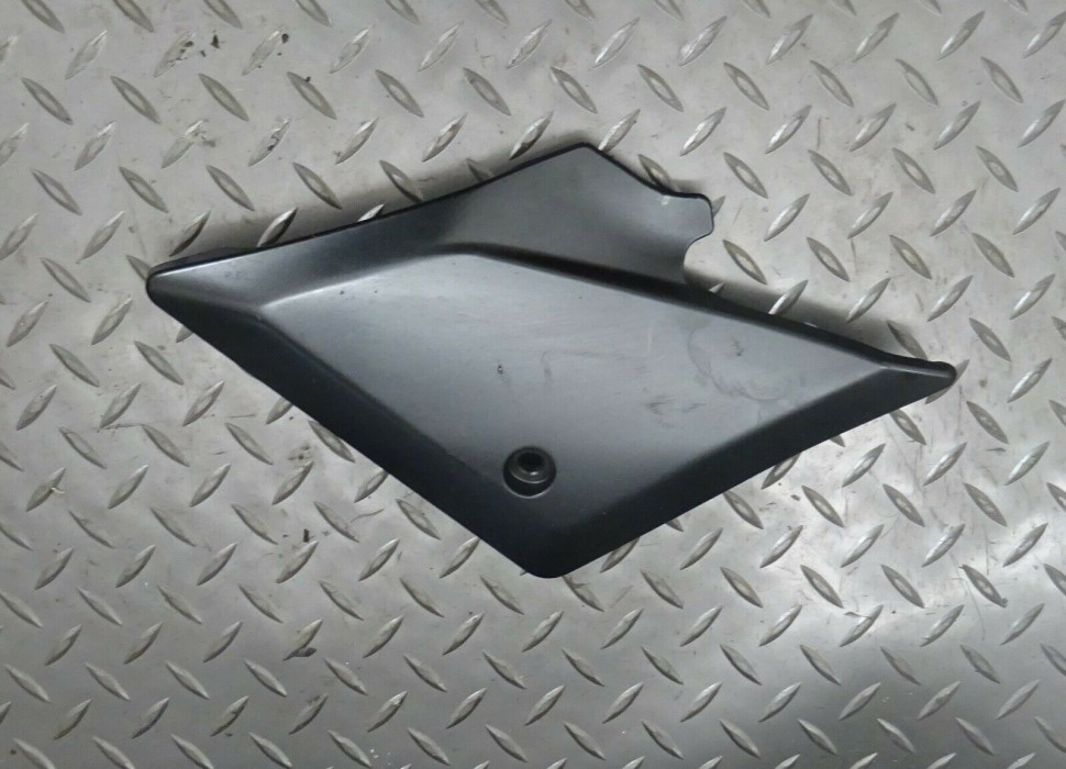 Элемент обтекателя пластик 47211-16G10-YAD