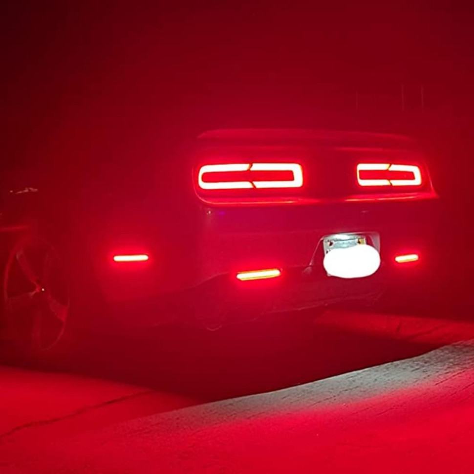 Отражатели в задний бампер с стоп сигналами Dodge Challenger 2015-2023 TL70 TL70