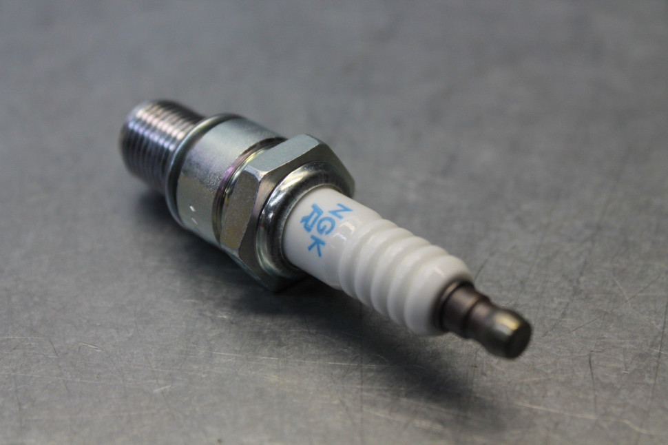 Свеча зажигания снегохода Polaris RMK/PRO RMK/RUSH/Switchback 600/800 3022332 NGK GR9A-EG GR9A-EG