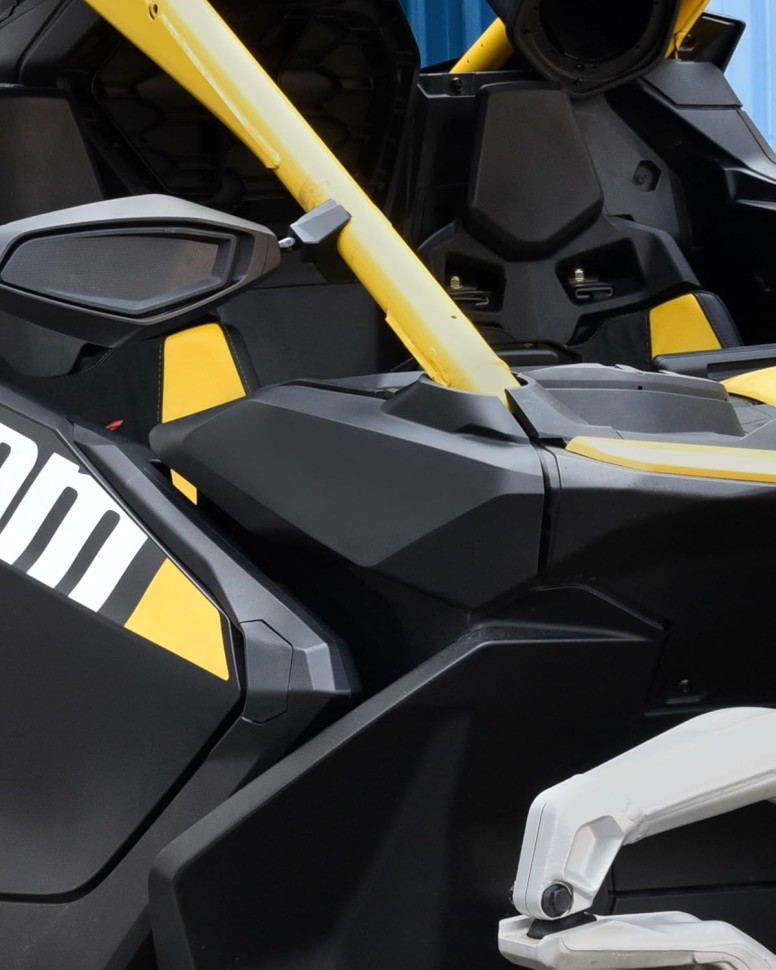 Панель заливной горловины топливного бака передняя правая для квадроциклов Can-Am Maverick R MAX X RS 2024+ 705017028 705017028N 