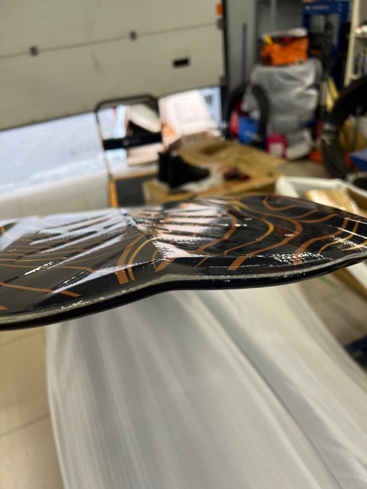Вейкборд Iboard SilkyWave черный/золотой 139см 4киля + крепления 37-45 SilkyWave-blk-gld БРАК!!!