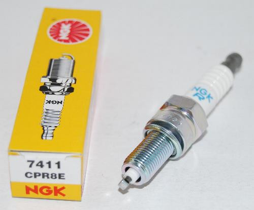Свеча зажигания NGK CPR8E