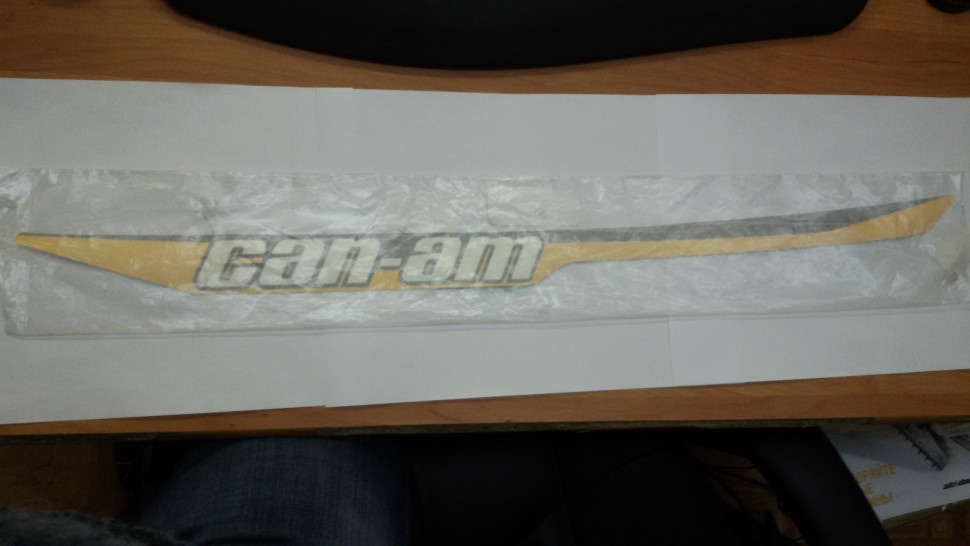 Наклейка оригинальная для квадроциклов Can-Am Renegade 704902078 Передняя левая