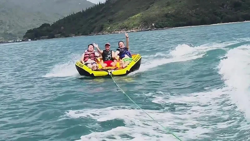 Ватрушка плюшка водный тюбинг тройная ChargeSharks Alien3 190x200x58см CS-Alien3