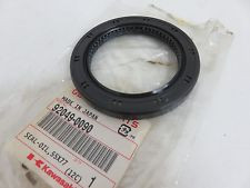 Сальник хвостовика переднего редуктора квадроцикла Kawasaki Teryx / 92049-0090