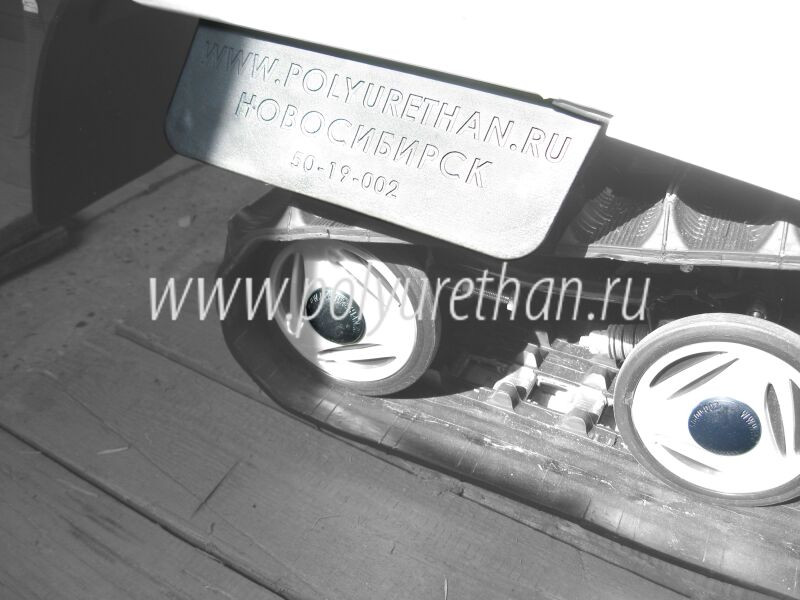 Брызговик левый снегохода Bombardier 50-19-002 5340136; M5340136 PU54/M71/черный