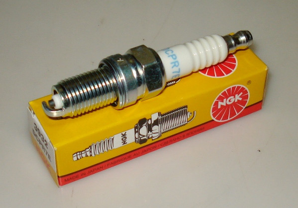 Свеча зажигания NGK DCPR7E 6669 DCPR7E