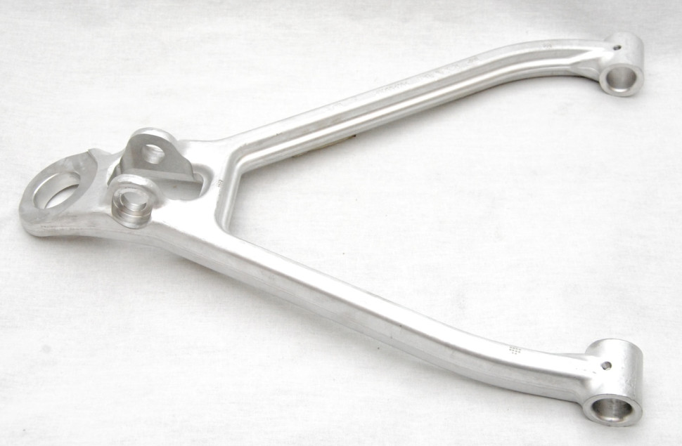 Рычаг левый верхний передний оригинальный для квадроциклов Can-Am 706200401 706200641